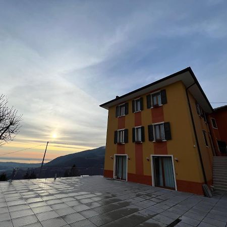 Hotel Belvedere Spiazzi Di Caprino Kültér fotó