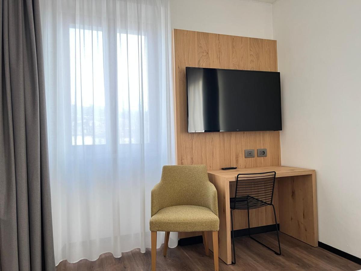 Hotel Belvedere Spiazzi Di Caprino Kültér fotó