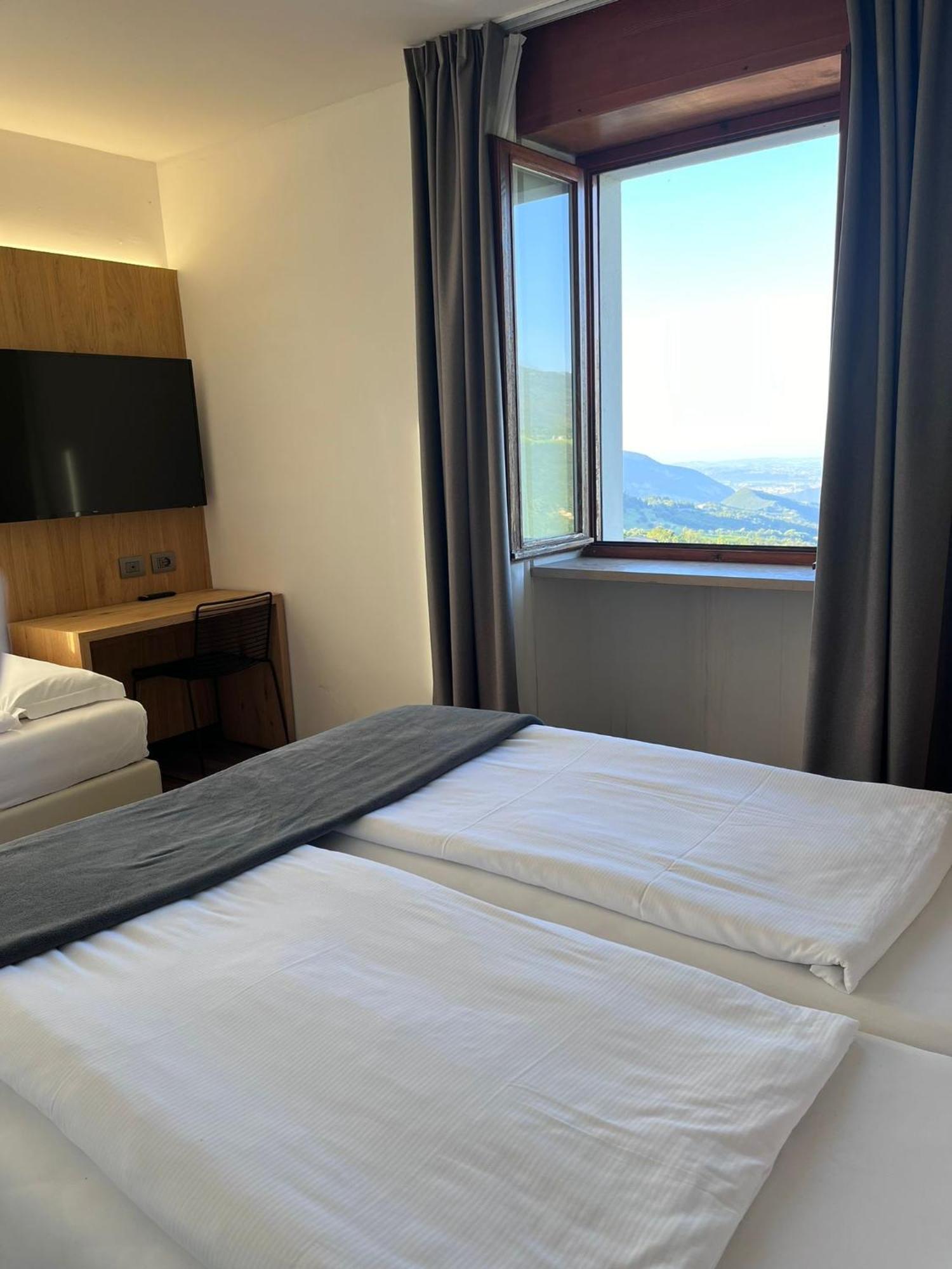 Hotel Belvedere Spiazzi Di Caprino Kültér fotó
