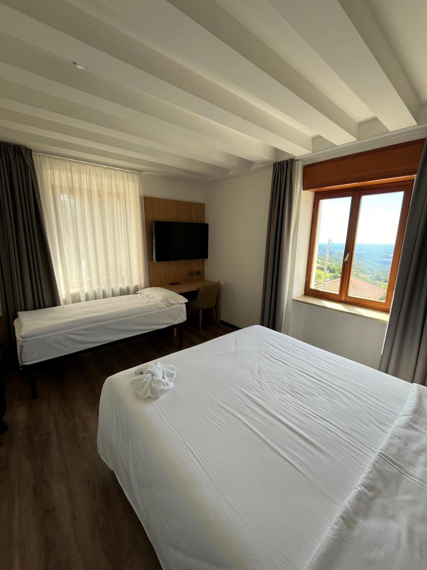 Hotel Belvedere Spiazzi Di Caprino Kültér fotó